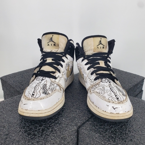 Nike Shoes 6 Youth 7.5 Women Air Jordan 1 Mid SE White Black DC4099-100 - Picture 2 of 10